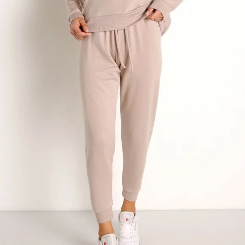 Beyond Yoga NEW Chai Beige Fleece Lounge Around Midi Jogger M